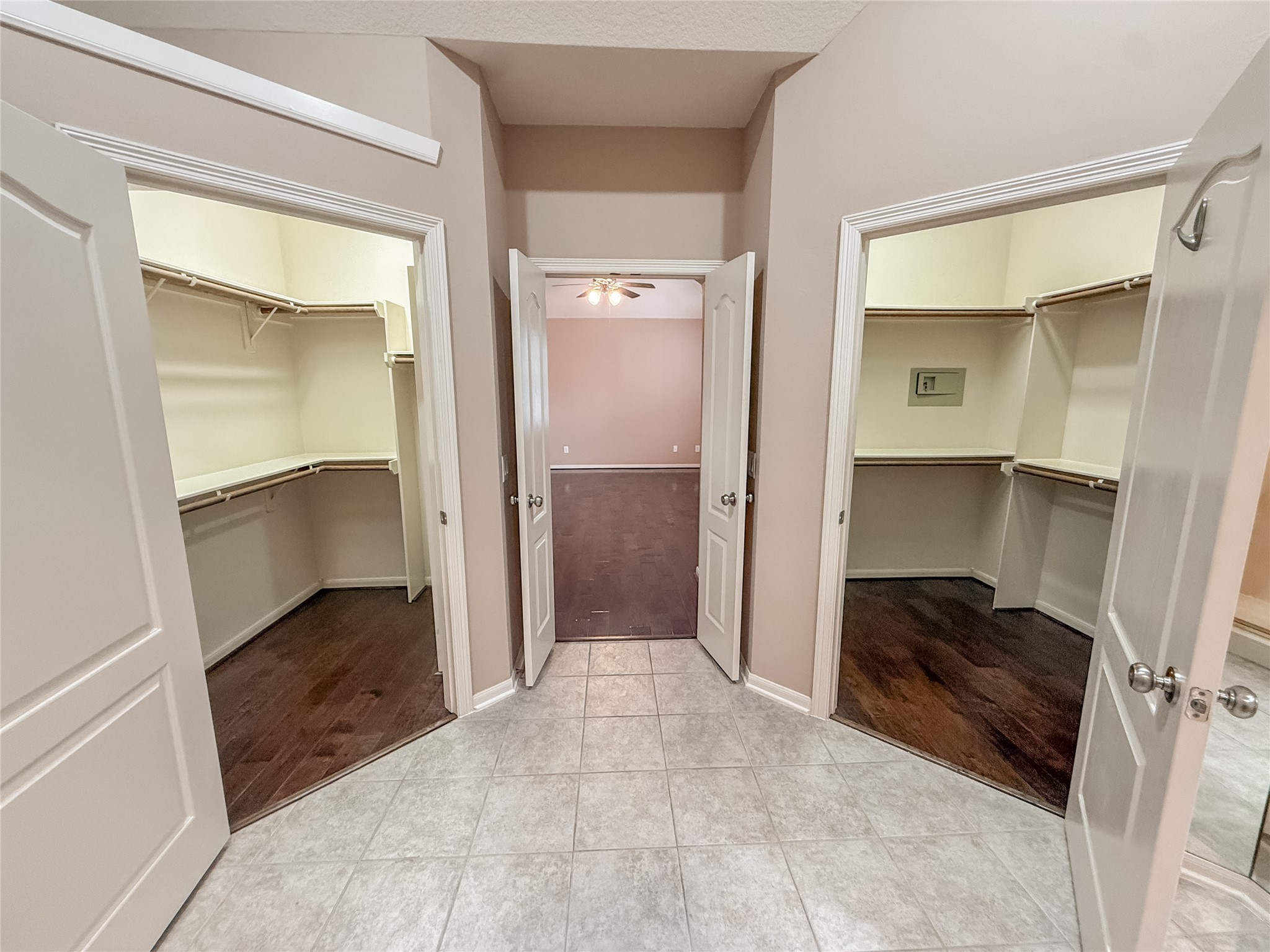 2426 Clippers Square Houston, TX 77058 - Photo 25 of 34 The primary stuie has 2 large closets