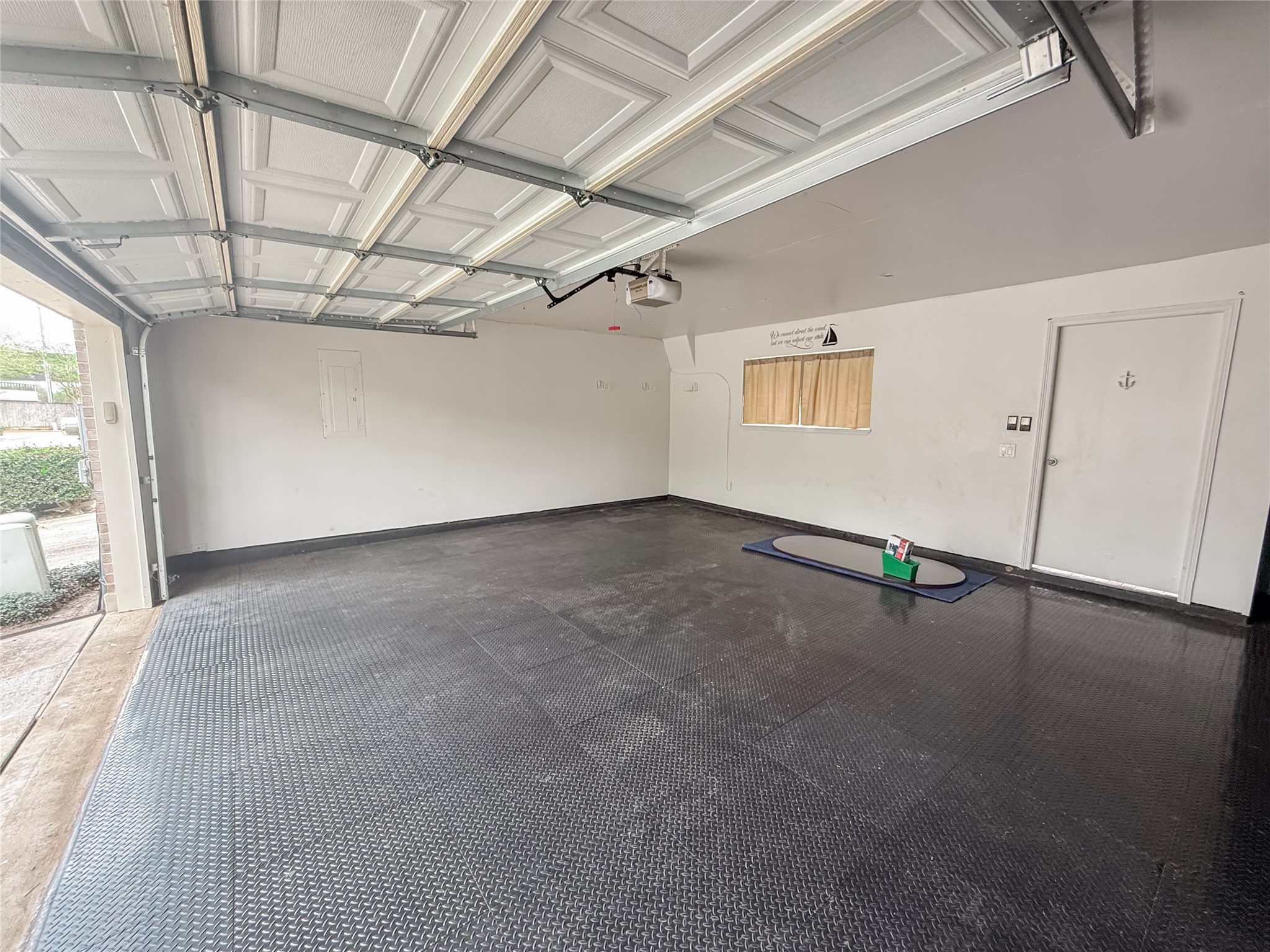 2426 Clippers Square Houston, TX 77058 - Photo 34 of 34 a view of an empty room with a window