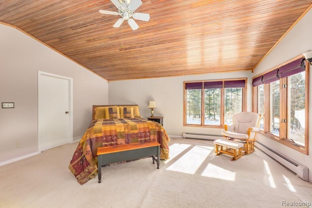 5180 Brady Road Howell, MI 48843 - Photo 14 of 29 19x17 master with bath and walk in closet