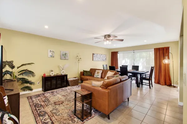 $2,900 | 149 Northwest 70th Street, Unit 214C, Boca Raton, FL 33487