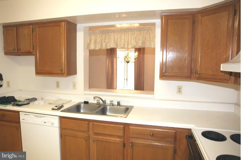 465 Pleasanton Road, Unit C22 Westminster, MD 21157 - Photo 18 of 19 Kitchen