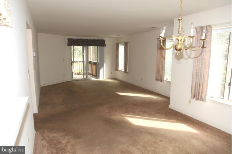 465 Pleasanton Road, Unit C22 Westminster, MD 21157 - Photo 19 of 19 Living Room