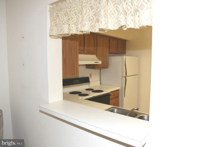 465 Pleasanton Road, Unit C22 Westminster, MD 21157 - Photo 9 of 19 Kitchen