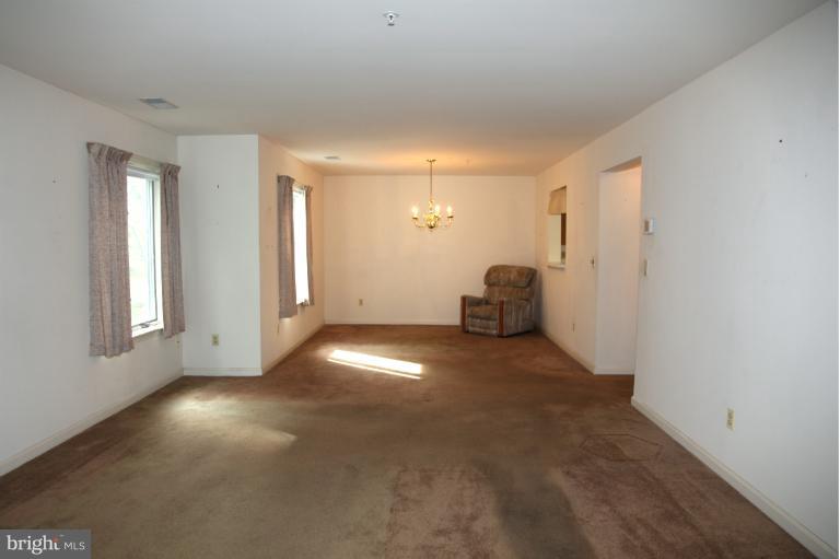 465 Pleasanton Road, Unit C22 Westminster, MD 21157 - Photo 10 of 19 Dining Room