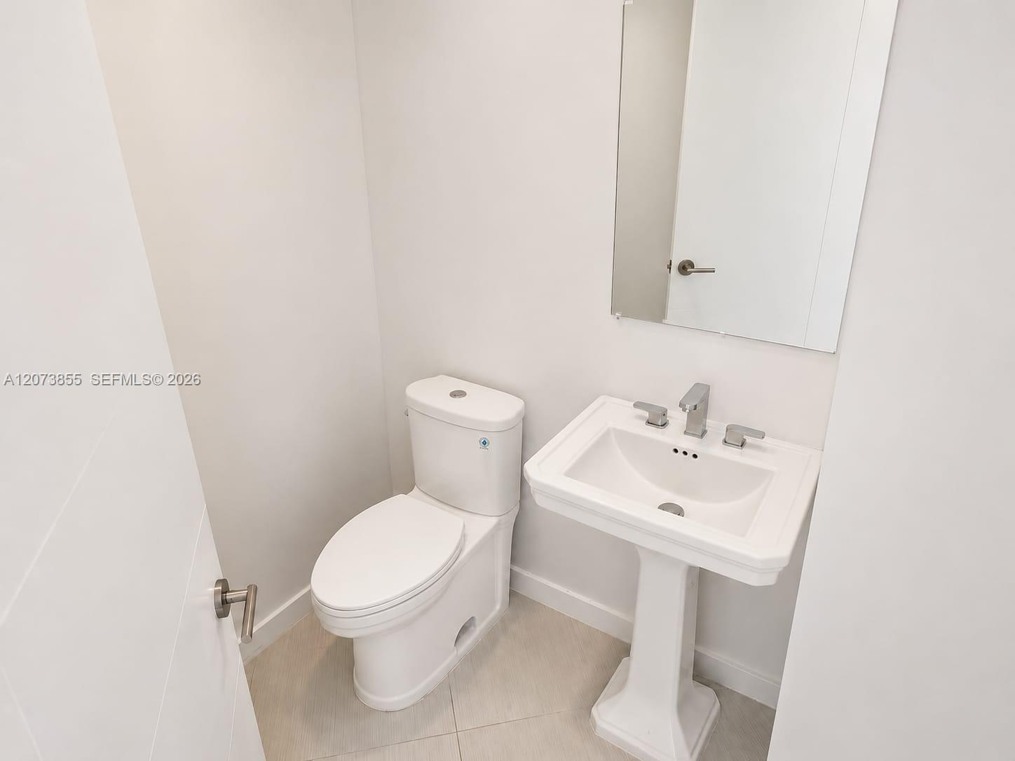 1/2 bathroom