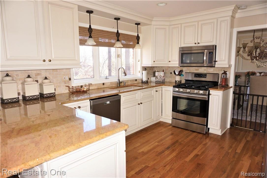 412 Streamview Court Rochester, MI 48309 - Photo 11 of 36 DSC07433 (2).JPG