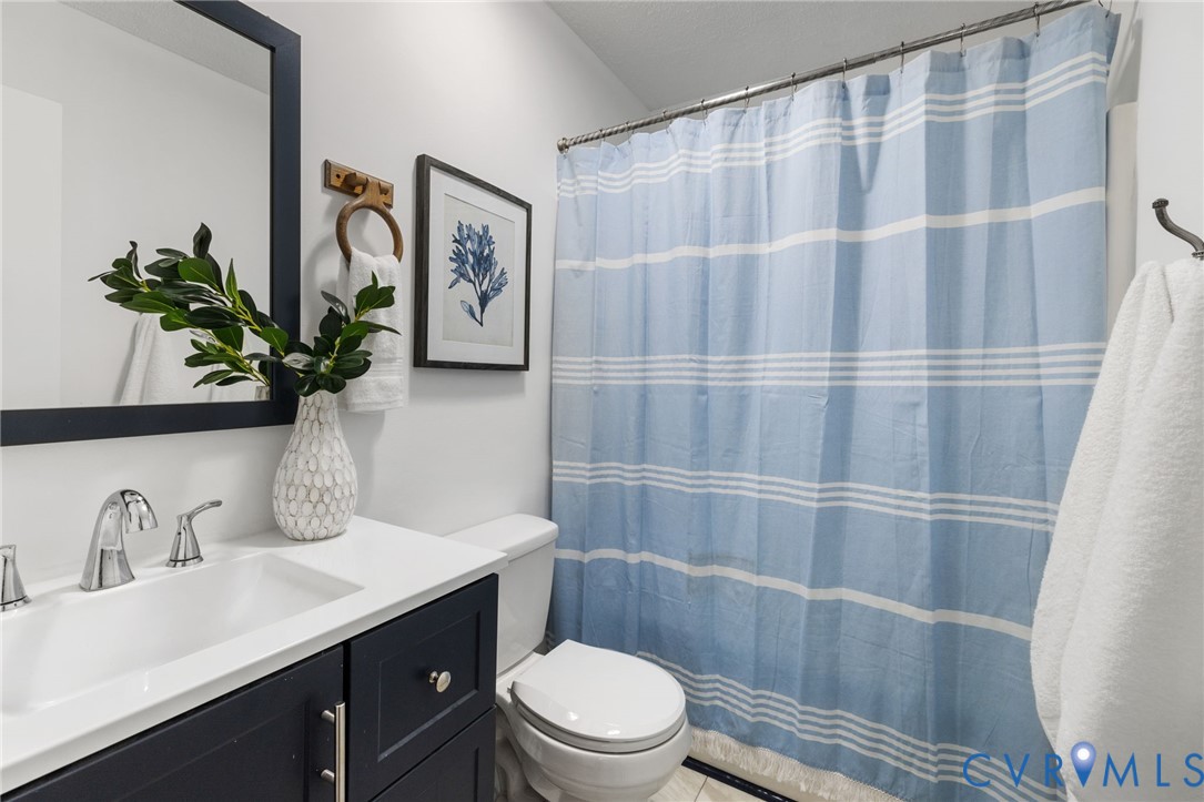 15908 Tri Gate Road Chester, VA 23831 - Photo 20 of 28 a bathroom with a toilet a sink and shower