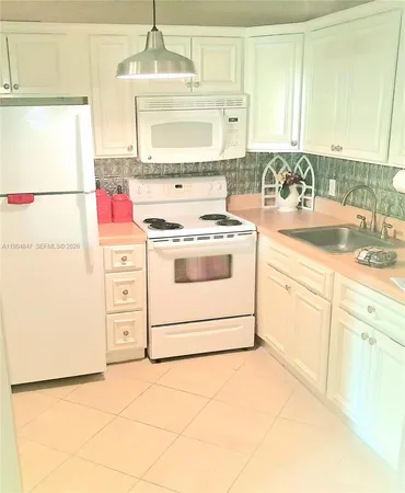 $95,000 | 3000 Springdale Boulevard, Unit V207, Palm Springs, FL 33461