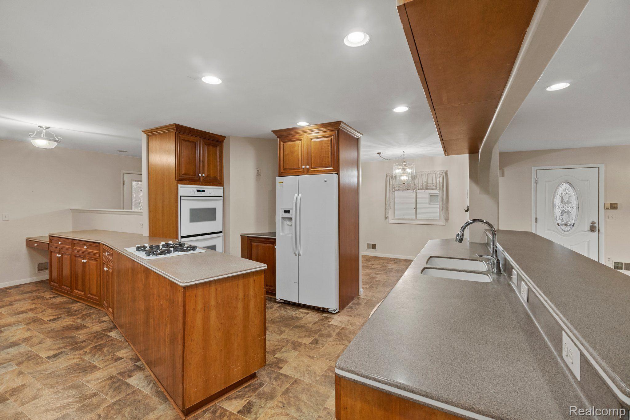 4755 Pelton Road Clarkston, MI 48346 - Photo 8 of 32 Gallery Image 8