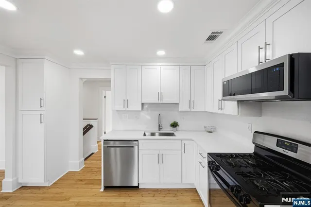 $3,800 | 136 7th Avenue, Unit 2, Westwood, NJ 07675