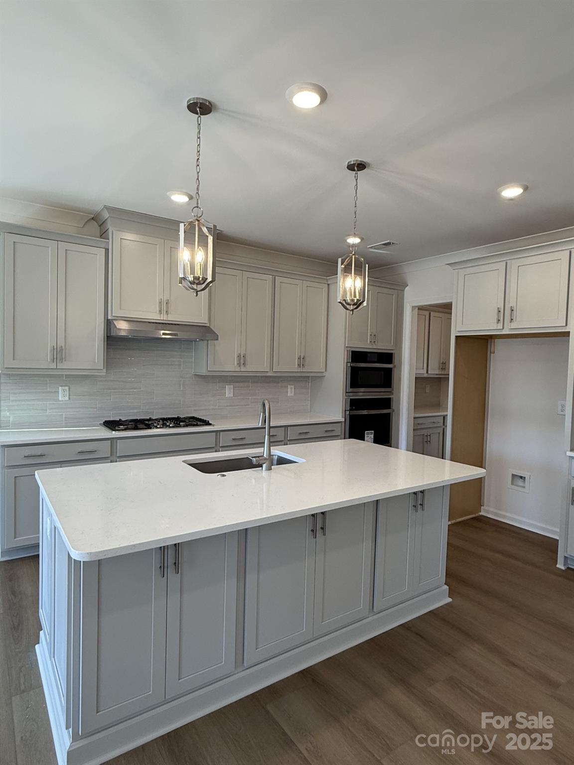 11112 Lochmere Road Charlotte, NC 28278 - Photo 5 of 18 Gallery Image 5