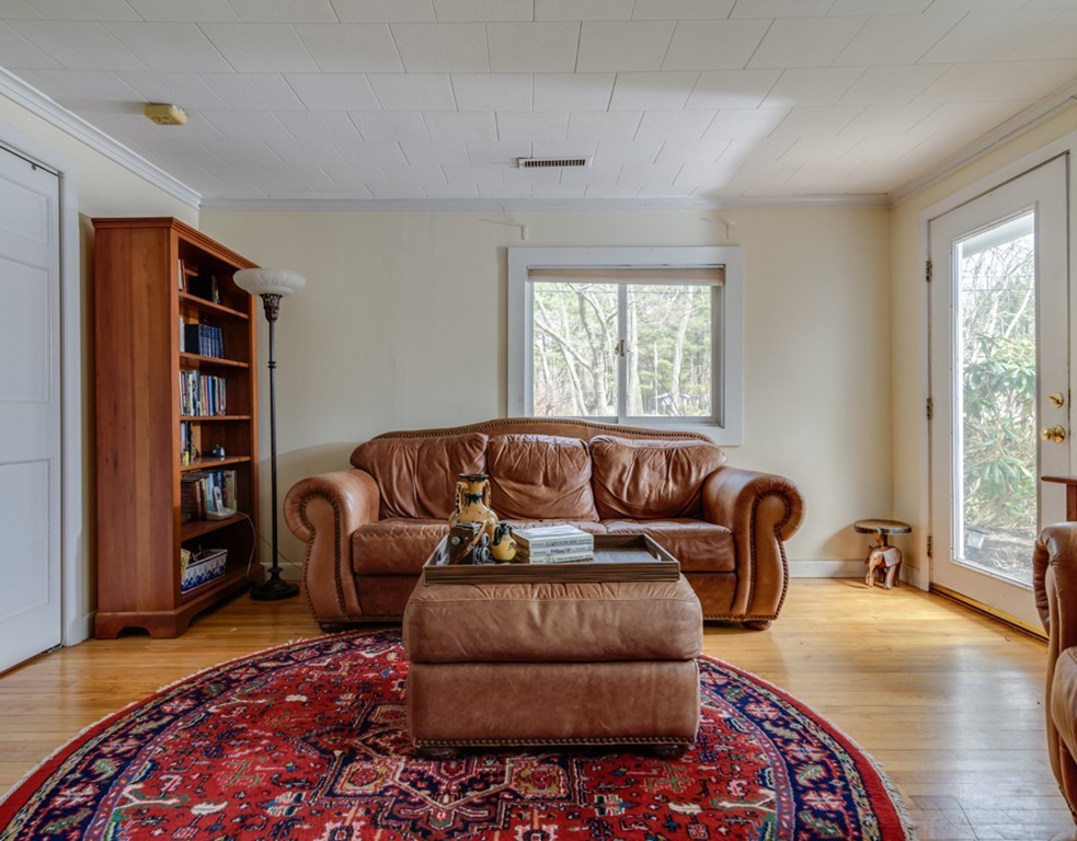 9 Elmbrook Road Bedford, MA 01730 - Photo 14 of 26 Gallery Image 14