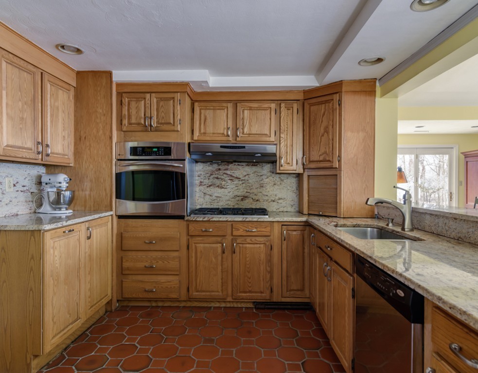 9 Elmbrook Road Bedford, MA 01730 - Photo 8 of 26 Gallery Image 8