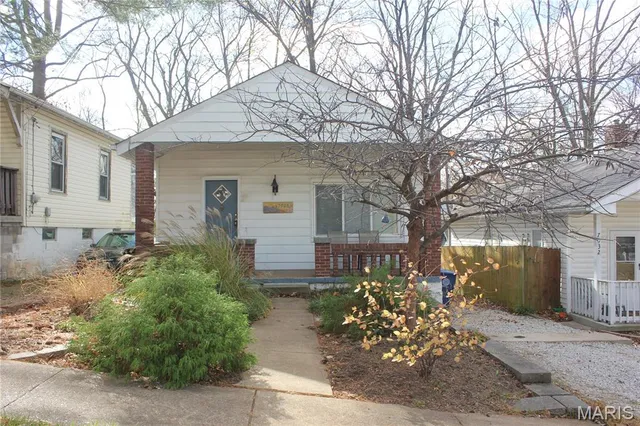 $1,700 | 7028 Glades Avenue, St. Louis, MO 63117