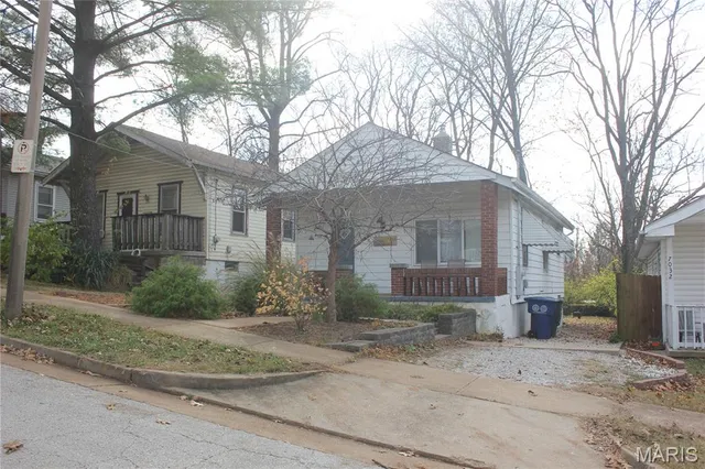 $1,700 | 7028 Glades Avenue, St. Louis, MO 63117