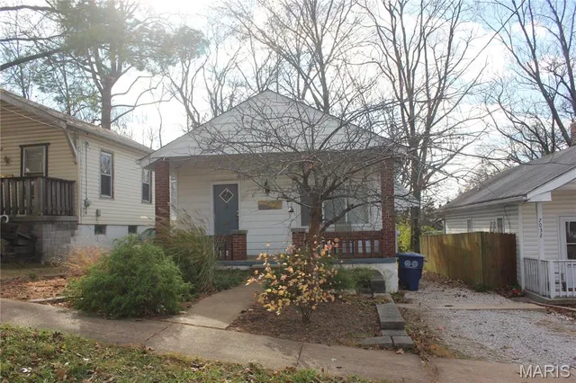 $1,700 | 7028 Glades Avenue, St. Louis, MO 63117