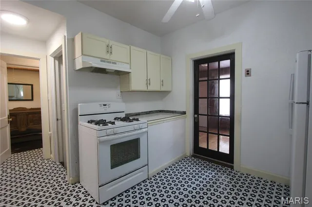 $1,700 | 7028 Glades Avenue, St. Louis, MO 63117