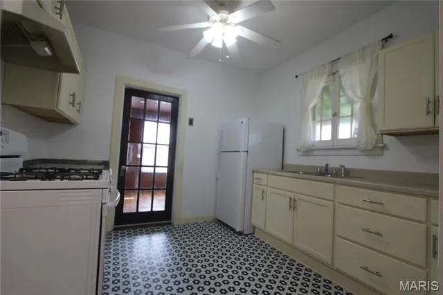 $1,700 | 7028 Glades Avenue, St. Louis, MO 63117