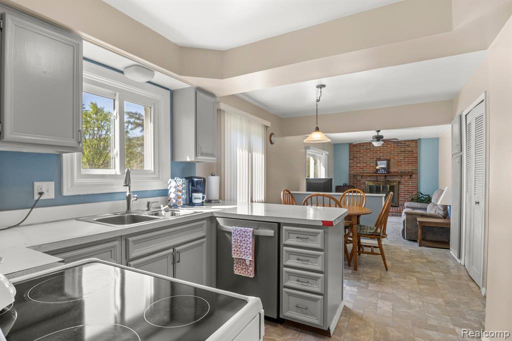 43921 Arlington Road Canton, MI 48187 - Photo 11 of 47
