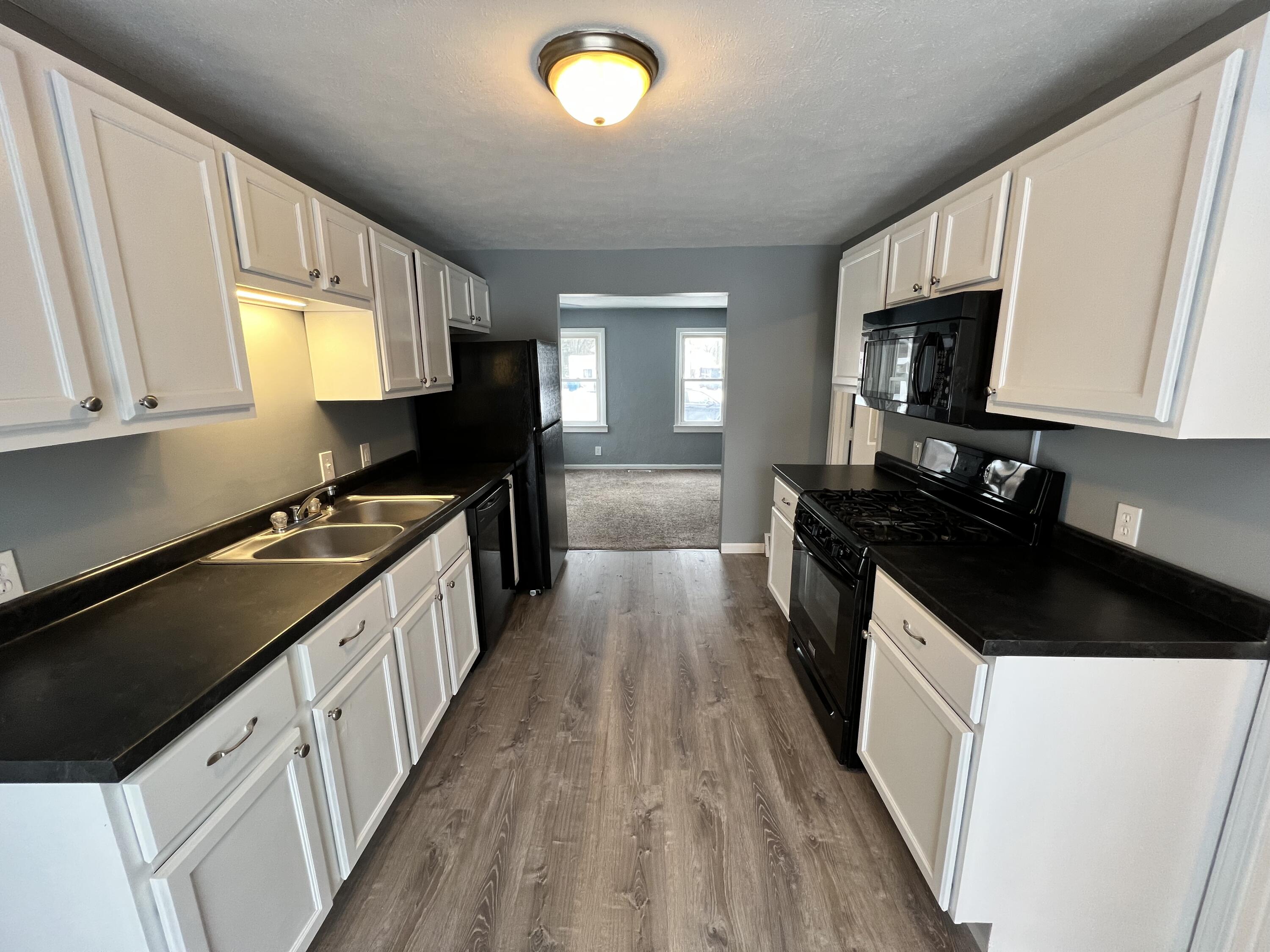 1046 Ducey Avenue Muskegon, MI 49442 - Photo 6 of 13 06 - Kitchen
