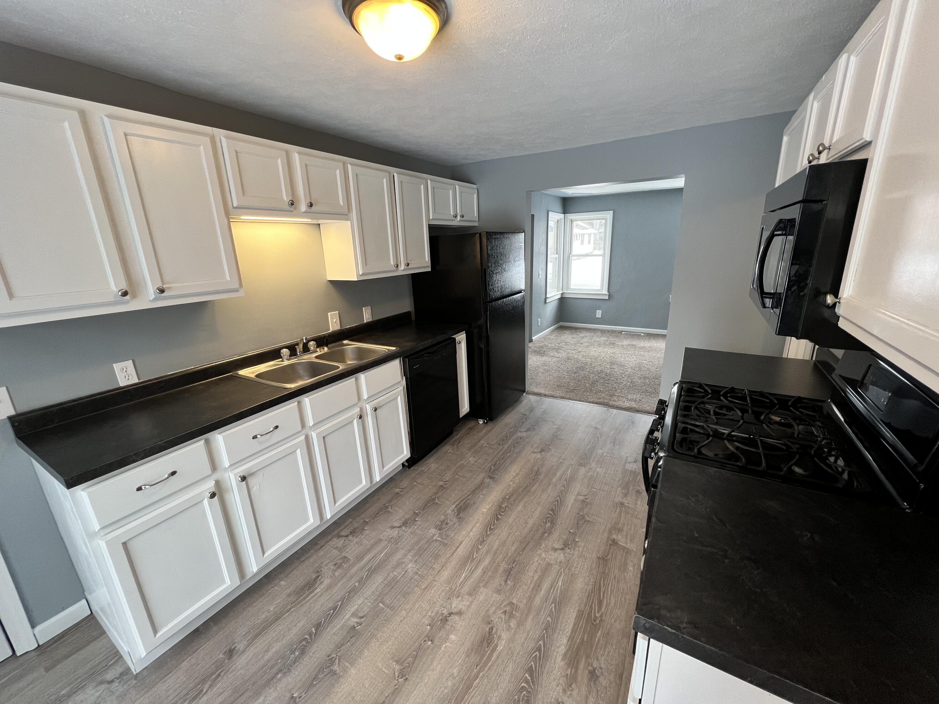 1046 Ducey Avenue Muskegon, MI 49442 - Photo 7 of 13 07 - Kitchen