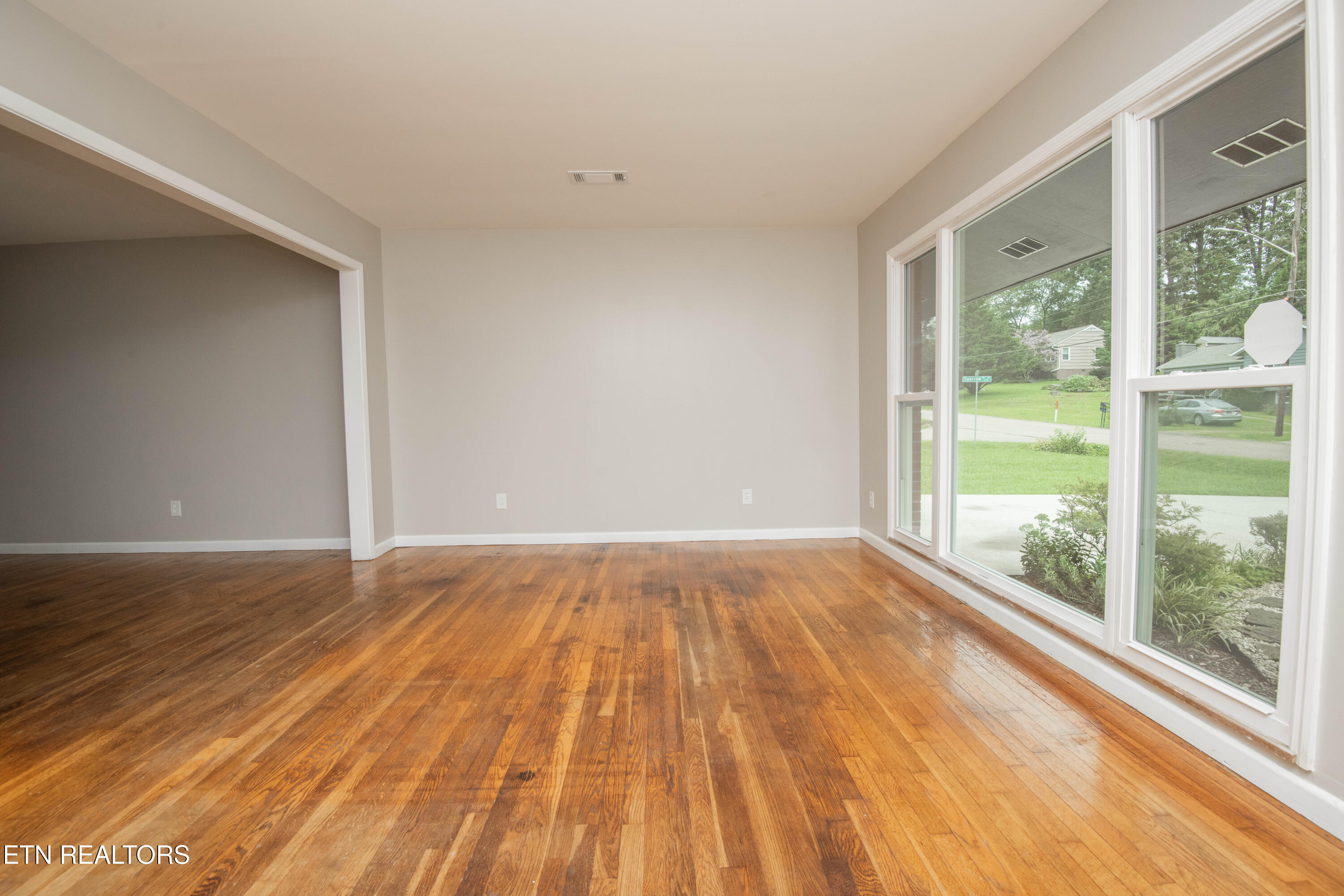 2105 Pulaski Road Knoxville, TN 37914 - Photo 6 of 29 Living Room