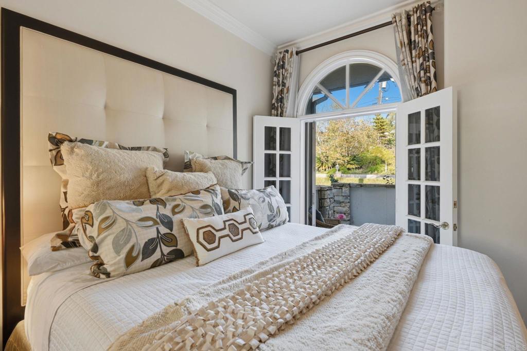 4248 Citrus Drive Fallbrook, CA 92028 - Photo 35 of 71 a bedroom with bed and a window