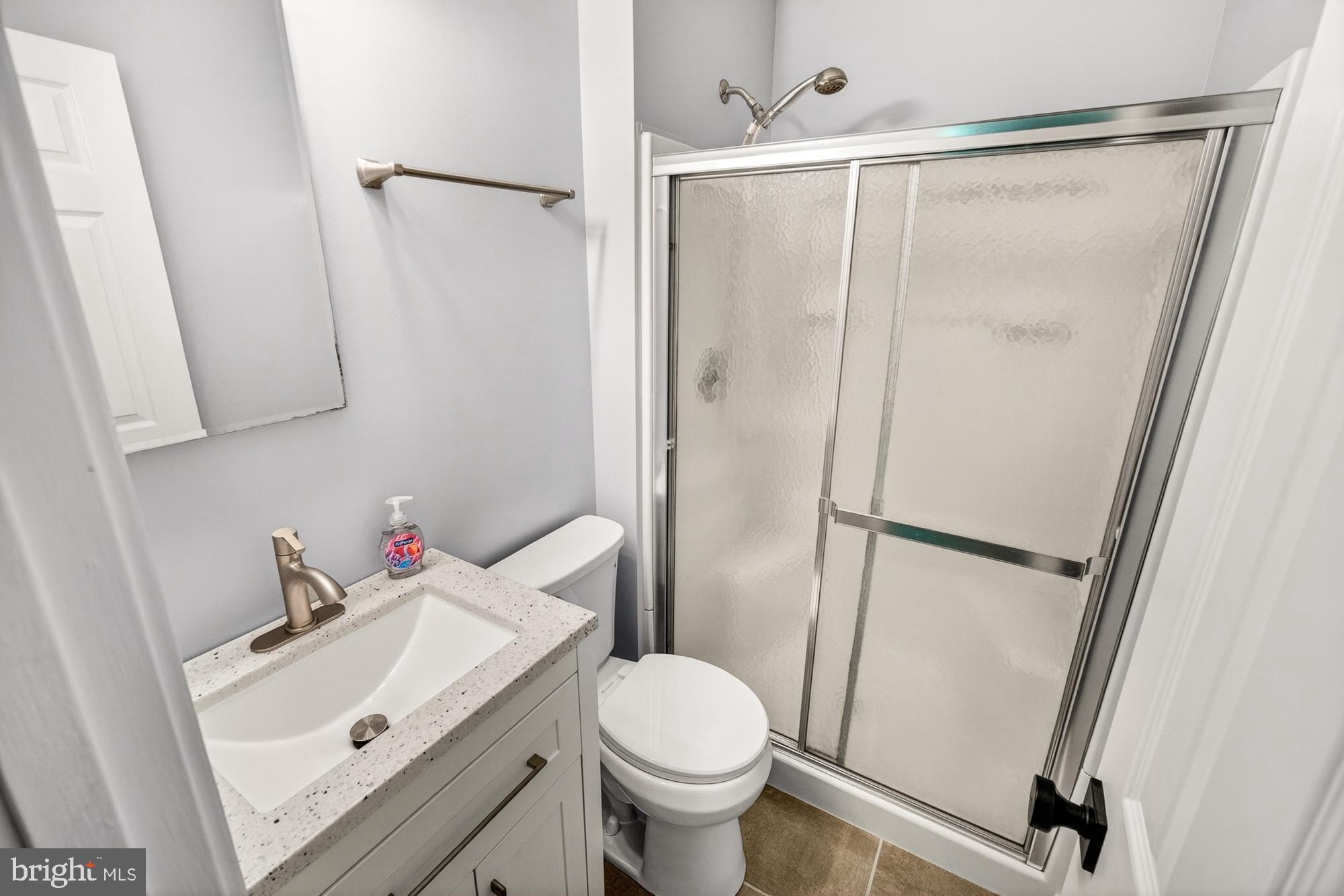 19346 Keymar Way Gaithersburg, MD 20886 - Photo 27 of 41 Primary private bath