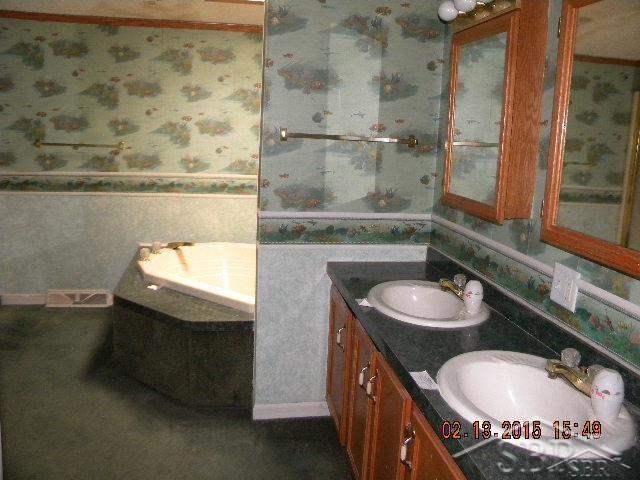 5940 West Freeland Road Freeland, MI 48623 - Photo 10 of 14 31232655-9.JPG