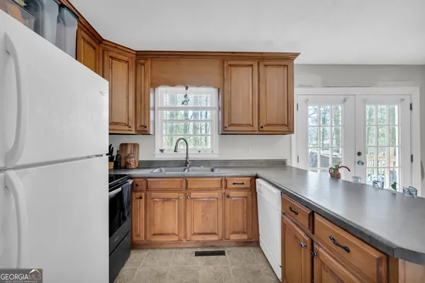 $215,000 | 39 Meadowbrook Drive, Toccoa, GA 30577