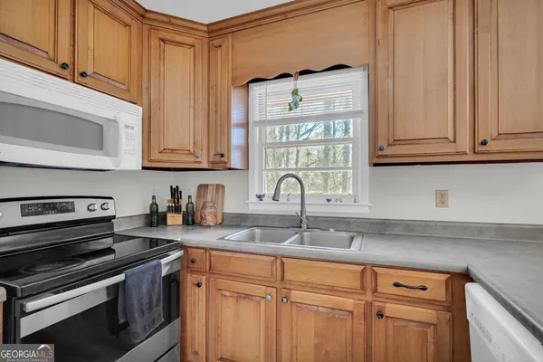$215,000 | 39 Meadowbrook Drive, Toccoa, GA 30577
