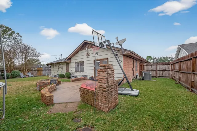 $1,900 | 7702 Rockhill Street, Houston, TX 77061