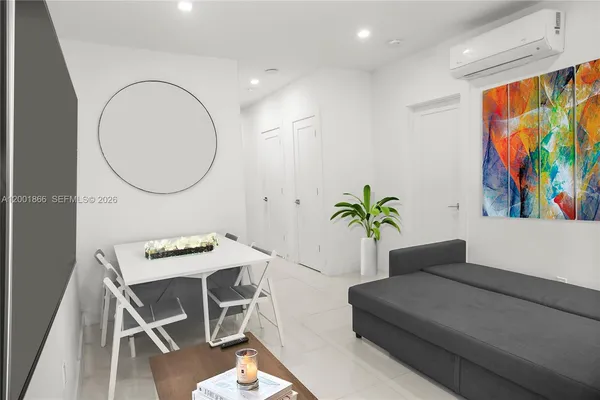 $3,000 | 733 Michigan Avenue, Unit 5, Miami Beach, FL 33139