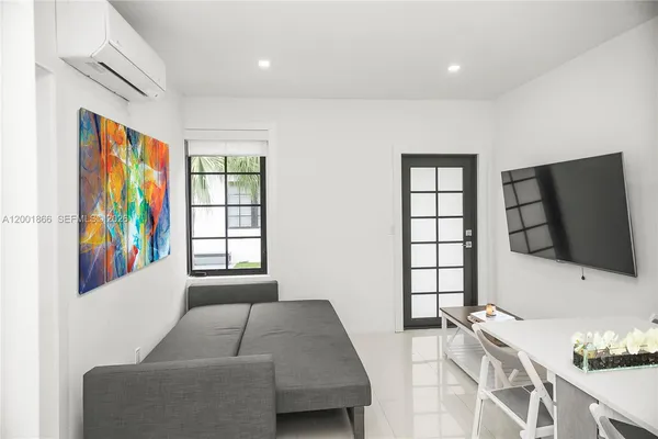 $3,000 | 733 Michigan Avenue, Unit 5, Miami Beach, FL 33139
