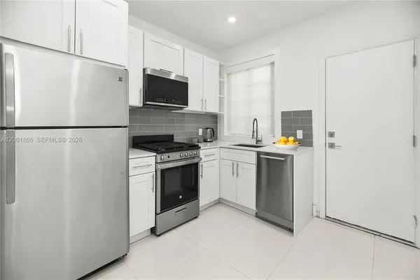 $3,000 | 733 Michigan Avenue, Unit 5, Miami Beach, FL 33139