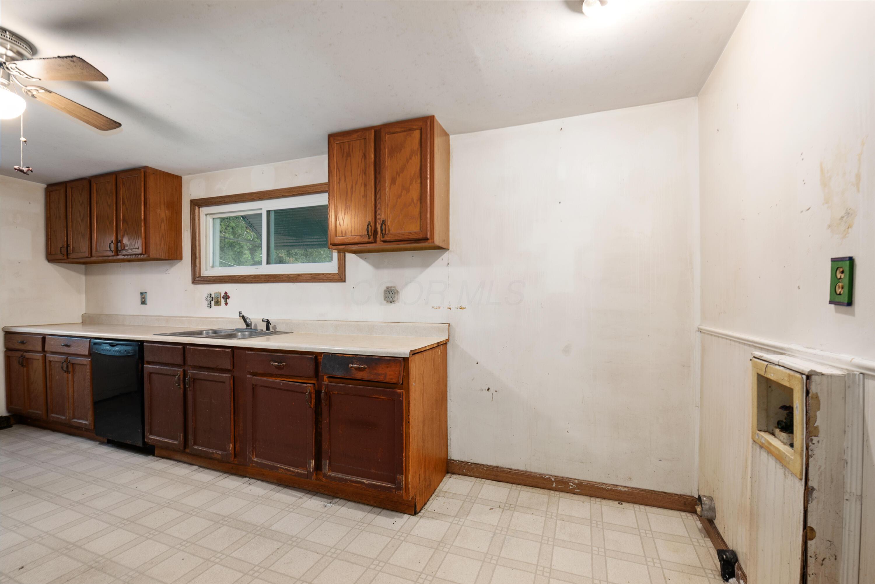 551 East Main Street Circleville, OH 43113 - Photo 7 of 30 Kitchen