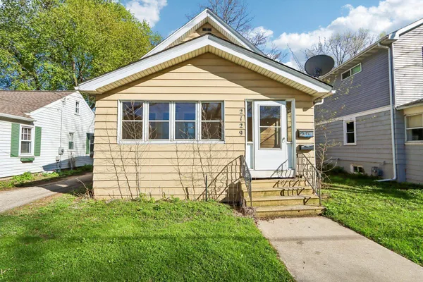 $285,000 | 2129 East Johnson Street, Madison, WI 53704