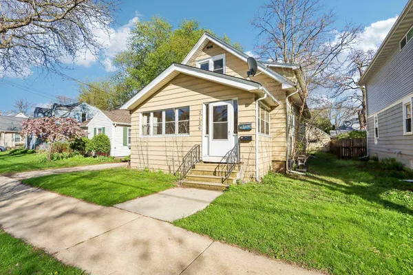 $285,000 | 2129 East Johnson Street, Madison, WI 53704