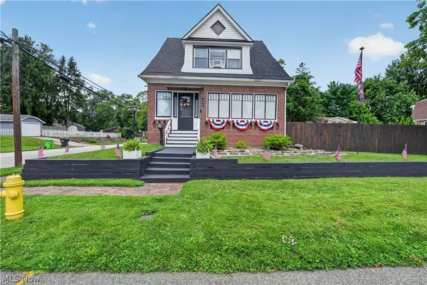 $249,900 | 132 28th Street Northwest, Barberton, OH 44203