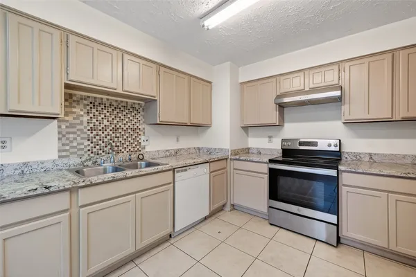 $1,875 | 15811 Pfeiffer Drive, Houston, TX 77082