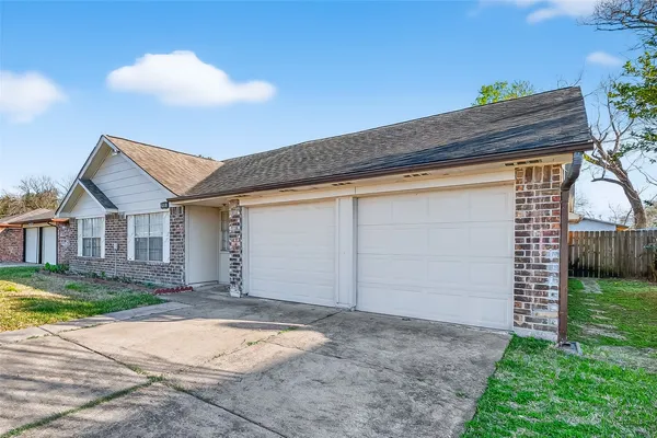 $1,875 | 15811 Pfeiffer Drive, Houston, TX 77082