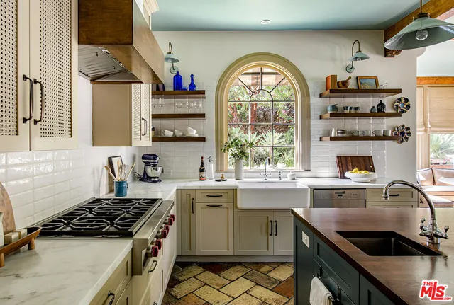 $6,297,000 | 2250 North Berendo Street, Los Angeles, CA 90027