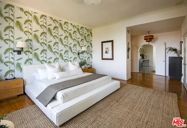 $6,297,000 | 2250 North Berendo Street, Los Angeles, CA 90027