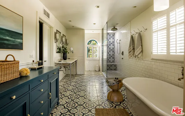 $6,297,000 | 2250 North Berendo Street, Los Angeles, CA 90027