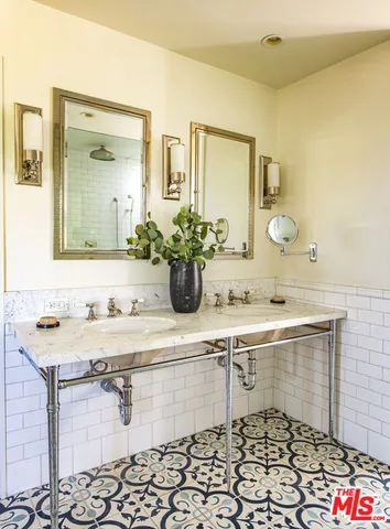 $6,297,000 | 2250 North Berendo Street, Los Angeles, CA 90027