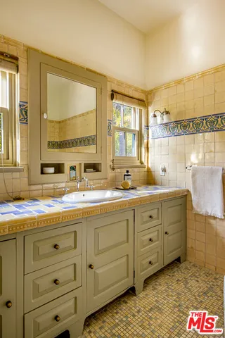 $6,297,000 | 2250 North Berendo Street, Los Angeles, CA 90027