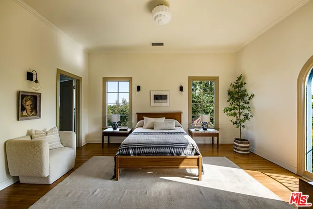 $6,297,000 | 2250 North Berendo Street, Los Angeles, CA 90027