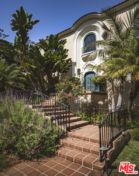 2250 North Berendo Street Los Angeles, CA 90027 - Photo 4 of 64