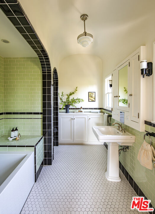 2250 North Berendo Street Los Angeles, CA 90027 - Photo 44 of 64