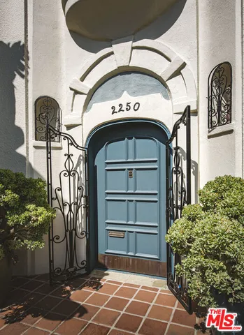 $6,297,000 | 2250 North Berendo Street, Los Angeles, CA 90027